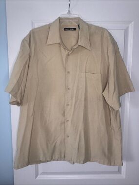 🍓6/$15🍓 Light Golden Yellow Men’s Button Down Tshirt